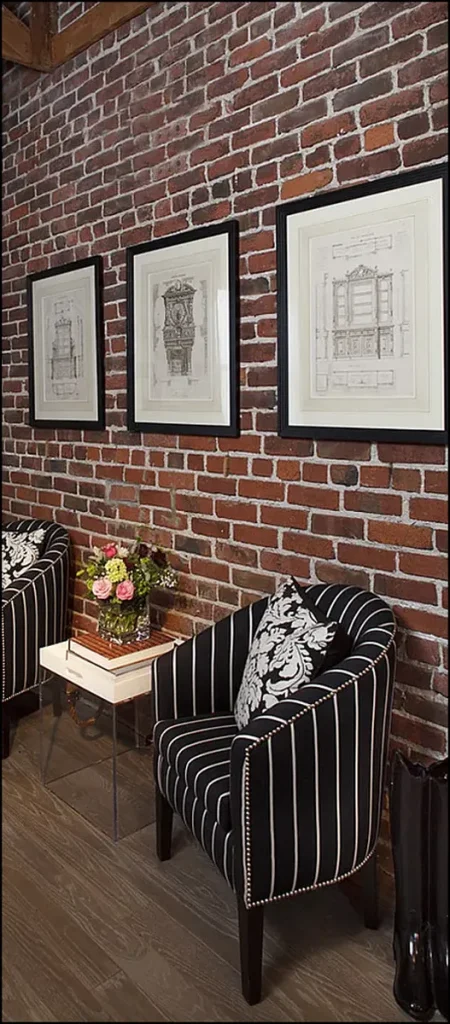 Декоративный кирпич в гостиной нейтрального стиля